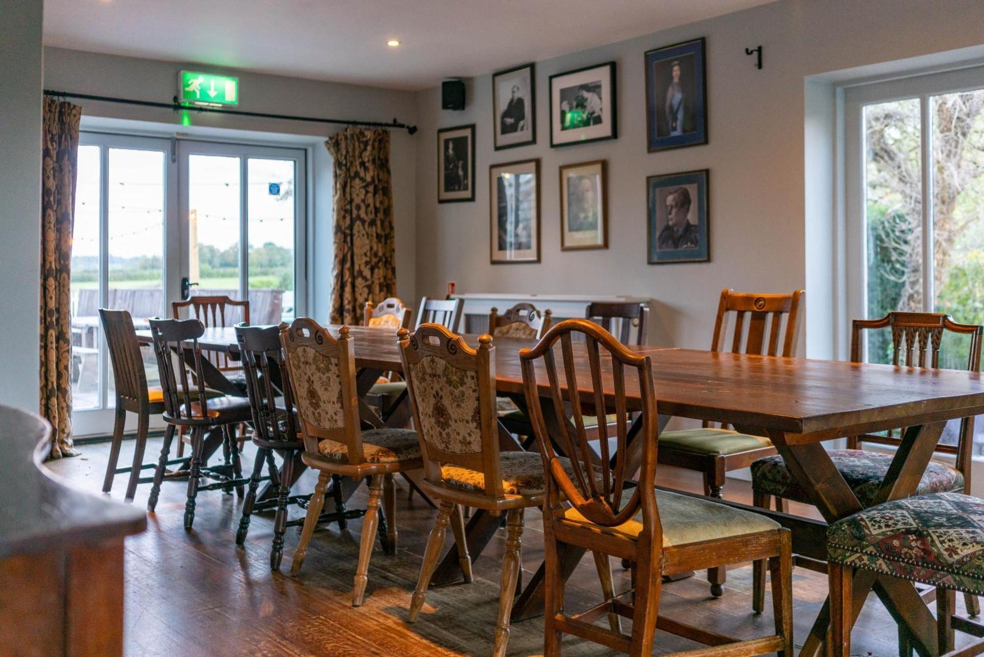 The Anchor Inn Lower Froyle Экстерьер фото