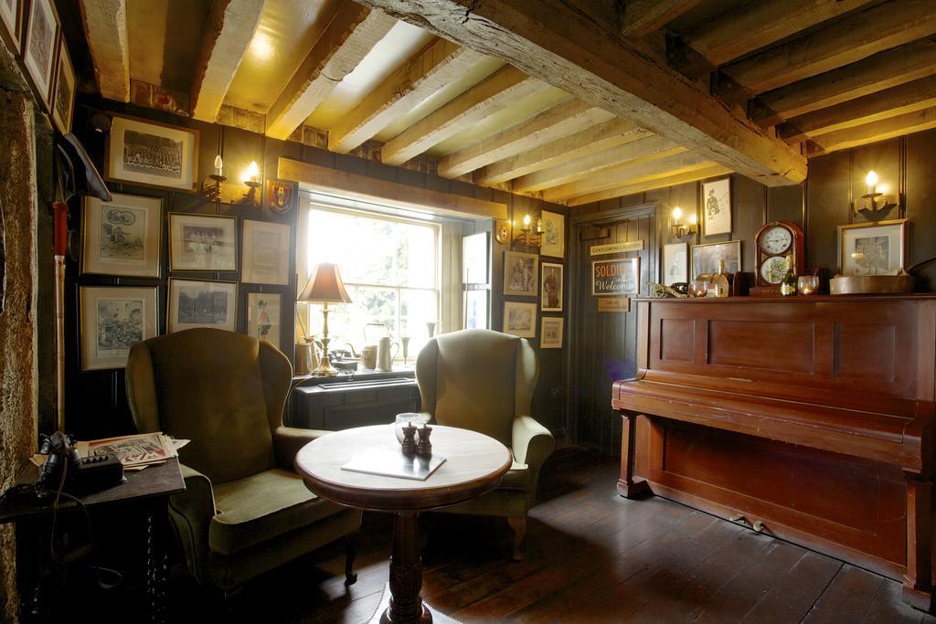 The Anchor Inn Lower Froyle Экстерьер фото